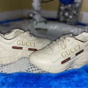 Unisex Guccis shoes for Kids. WORN ONLY ONCE !!